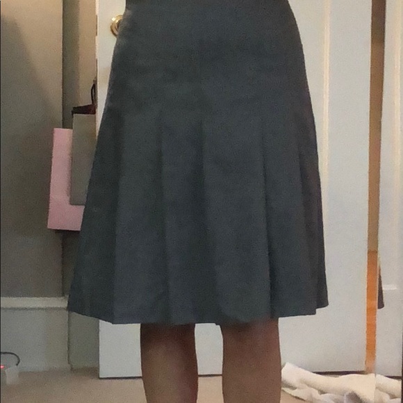 Pleat- front Banana Republic skirt- - Picture 4 of 5